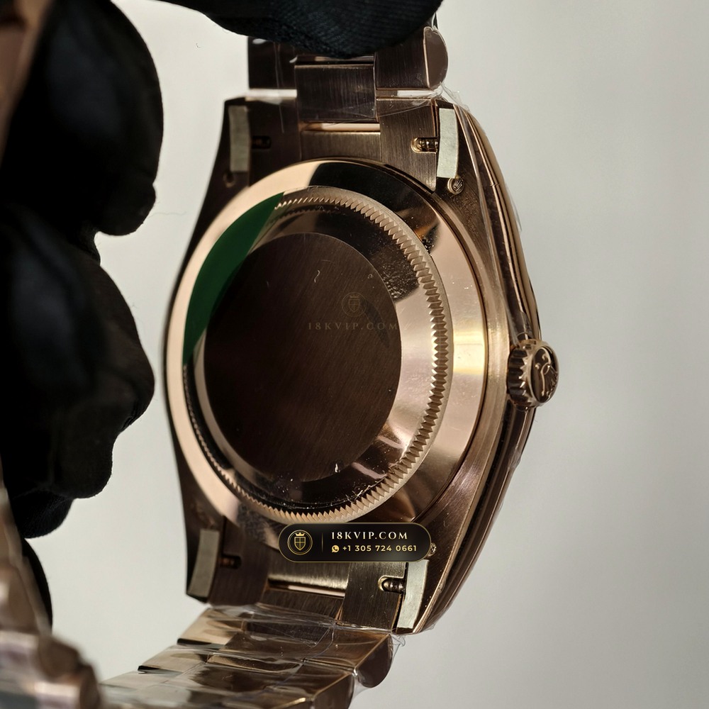 Rolex Day-Date 40 18K Everose Gold Geneva Atelier Spec Ref. 228235 — Private Vault Edition — Studio Gallery Plate V in 18K Rose Gold Au750 (210.5g Verified Mass, Rolex Manufacture Cal. 3255 - 70h Power Reserve)