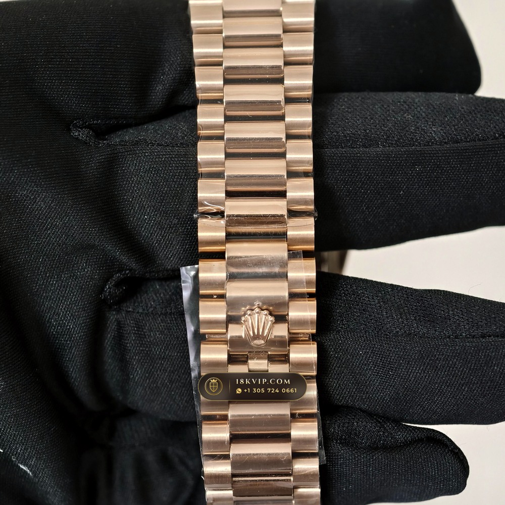 Rolex Day-Date 40 18K Everose Gold Geneva Atelier Spec Ref. 228235 — Private Vault Edition — Studio Gallery Plate VII in 18K Rose Gold Au750 (210.5g Verified Mass, Rolex Manufacture Cal. 3255 - 70h Power Reserve)