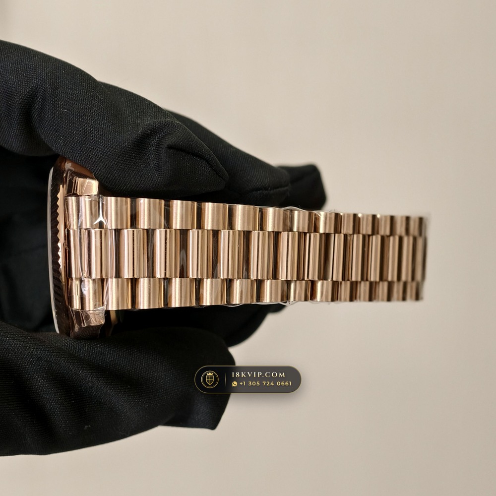 Rolex Day-Date 40 18K Everose Gold Geneva Atelier Spec Ref. 228235 — Private Vault Edition — Studio Gallery Plate IX in 18K Rose Gold Au750 (210.5g Verified Mass, Rolex Manufacture Cal. 3255 - 70h Power Reserve)