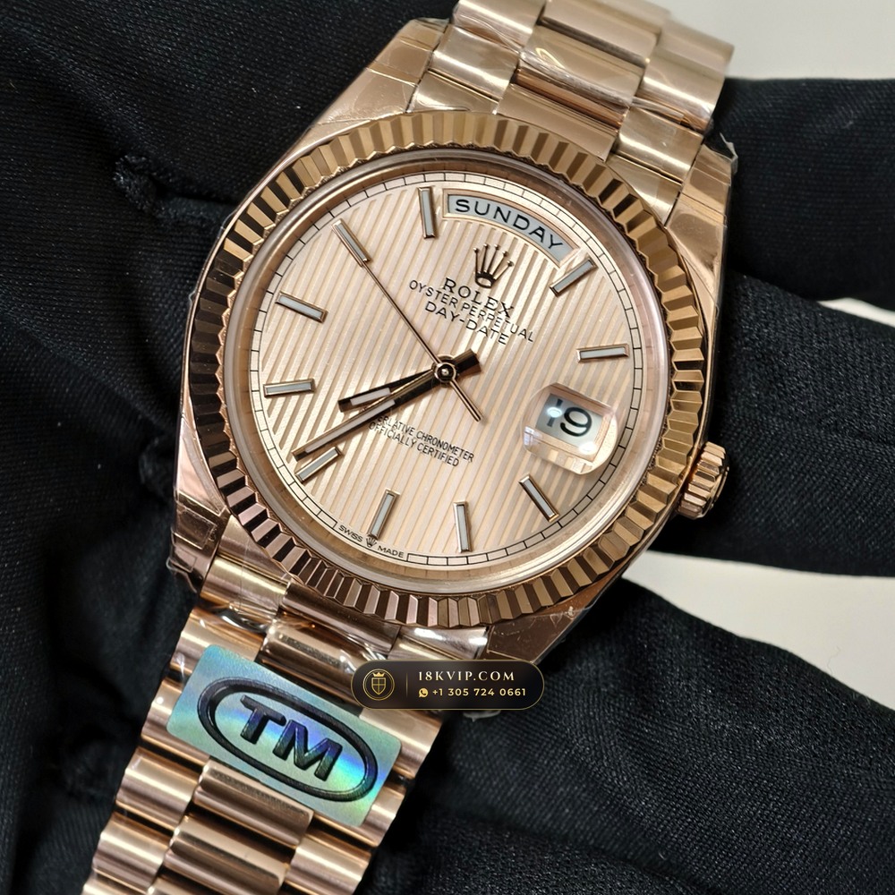 Rolex Day-Date 40 18K Everose Gold Chronometer Regulated Spec Ref. 228235 — Private Vault Edition — Studio Gallery Plate III in 18K Rose Gold Au750 (210.4g Verified Mass, Rolex Manufacture Cal. 3255 - 70h Power Reserve)