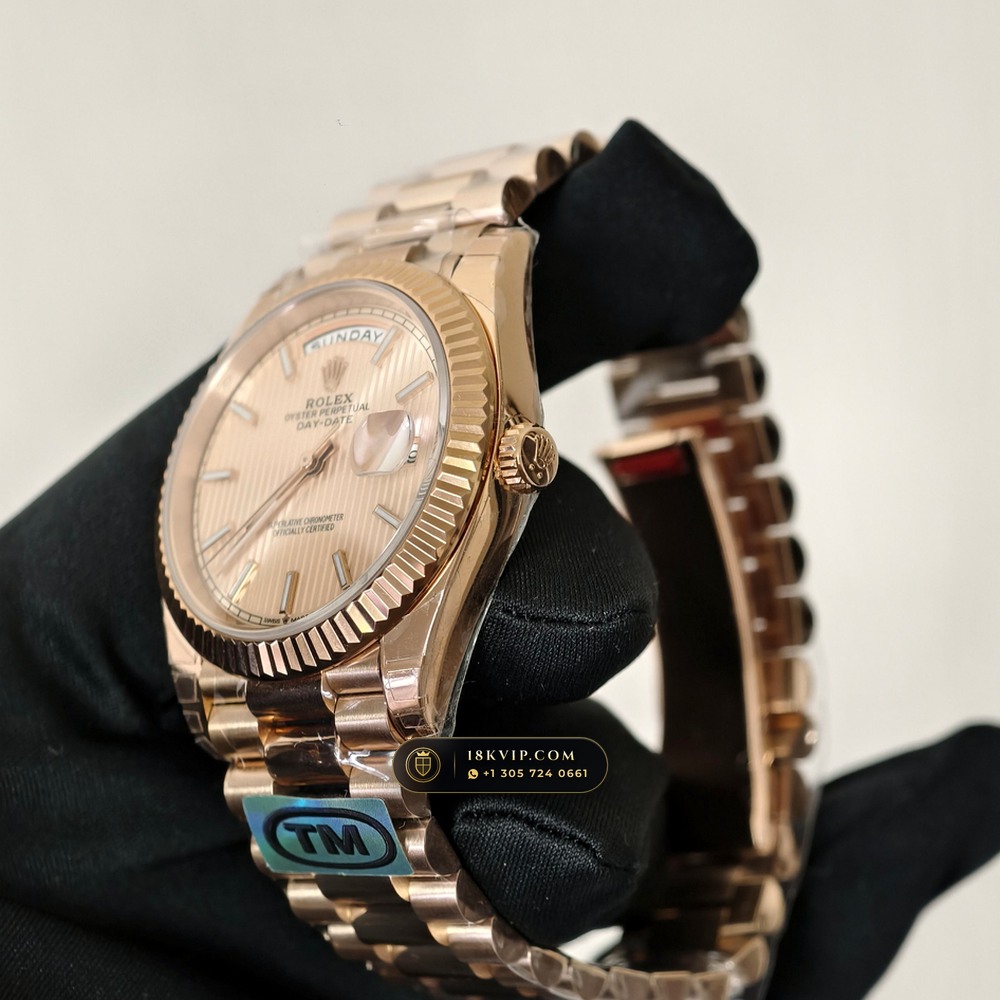 Rolex Day-Date 40 18K Everose Gold Chronometer Regulated Spec Ref. 228235 — Private Vault Edition — Studio Gallery Plate V in 18K Rose Gold Au750 (210.4g Verified Mass, Rolex Manufacture Cal. 3255 - 70h Power Reserve)