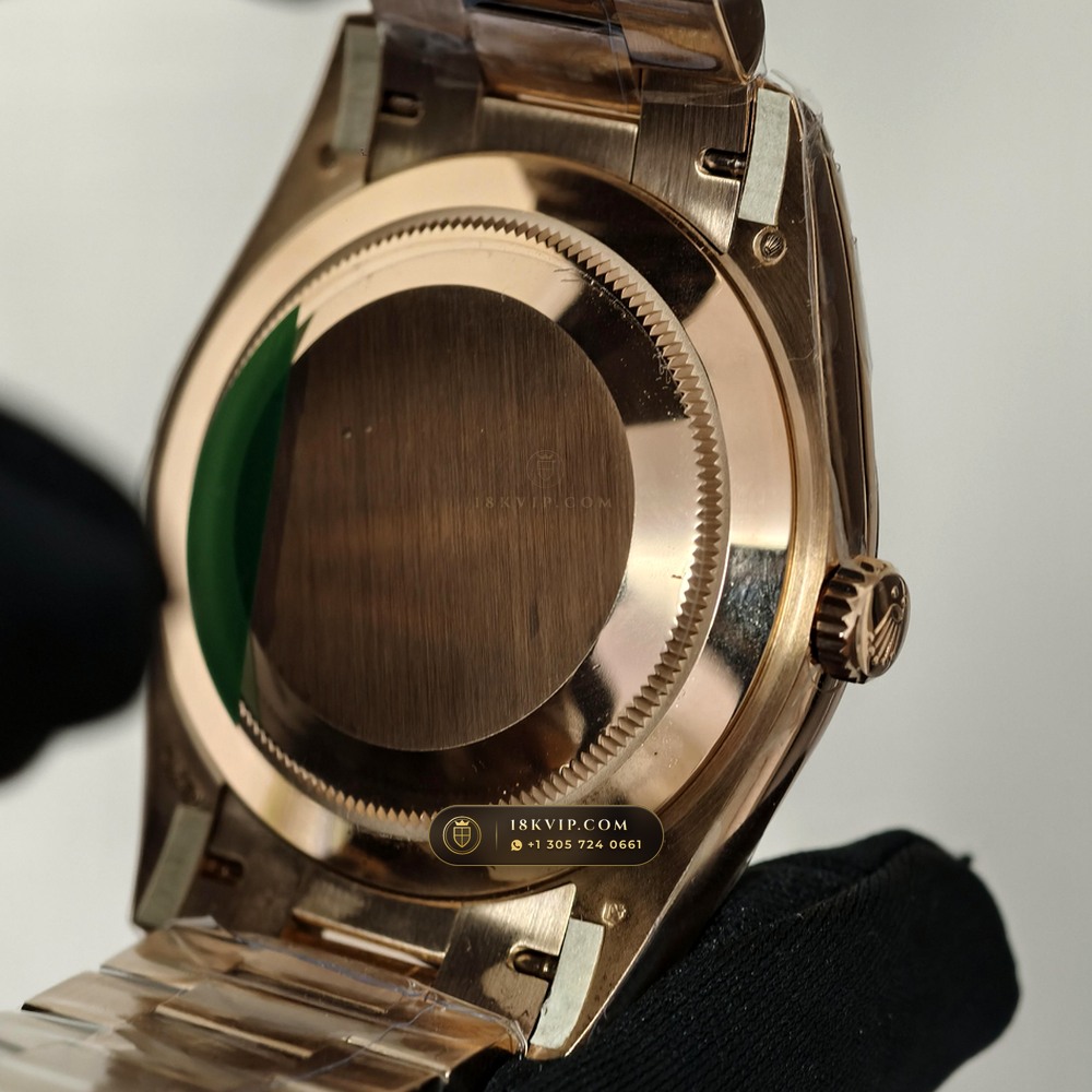 Rolex Day-Date 40 18K Everose Gold Chronometer Regulated Spec Ref. 228235 — Private Vault Edition — Studio Gallery Plate VI in 18K Rose Gold Au750 (210.4g Verified Mass, Rolex Manufacture Cal. 3255 - 70h Power Reserve)