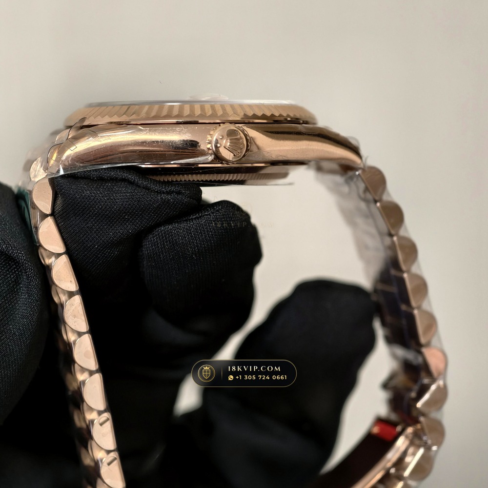 Rolex Day-Date 40 18K Everose Gold Chronometer Regulated Spec Ref. 228235 — Private Vault Edition — Studio Gallery Plate VII in 18K Rose Gold Au750 (210.4g Verified Mass, Rolex Manufacture Cal. 3255 - 70h Power Reserve)