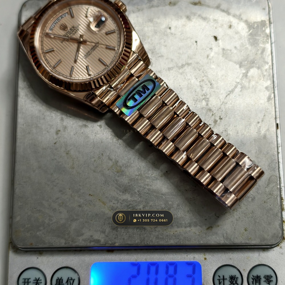 Rolex Day-Date 40 18K Everose Gold Chronometer Regulated Spec Ref. 228235 — Private Vault Edition — Studio Gallery Plate IX in 18K Rose Gold Au750 (210.4g Verified Mass, Rolex Manufacture Cal. 3255 - 70h Power Reserve)