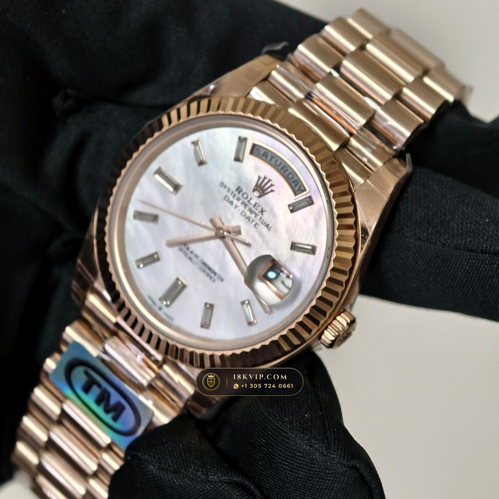 Rolex Day-Date 40 Iridescent Natural Mother-of-Pearl Dial 18K Everose Gold Geneva Atelier Spec Ref. 228235 — Private Vault Edition — Studio Gallery Plate II in 18K Rose Gold Au750 (210.8g Verified Mass, Rolex Manufacture Cal. 3255 - 70h Power Reserve)