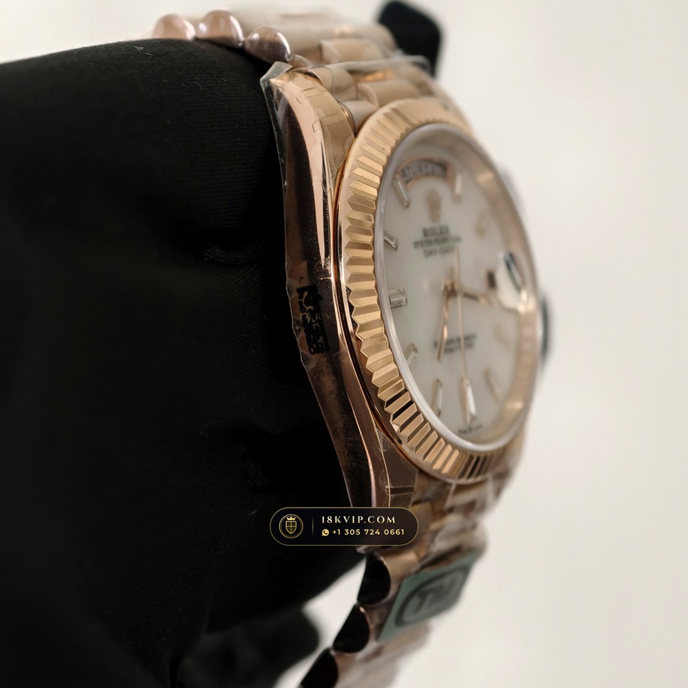 Rolex Day-Date 40 Iridescent Natural Mother-of-Pearl Dial 18K Everose Gold Geneva Atelier Spec Ref. 228235 — Private Vault Edition — Studio Gallery Plate IV in 18K Rose Gold Au750 (210.8g Verified Mass, Rolex Manufacture Cal. 3255 - 70h Power Reserve)