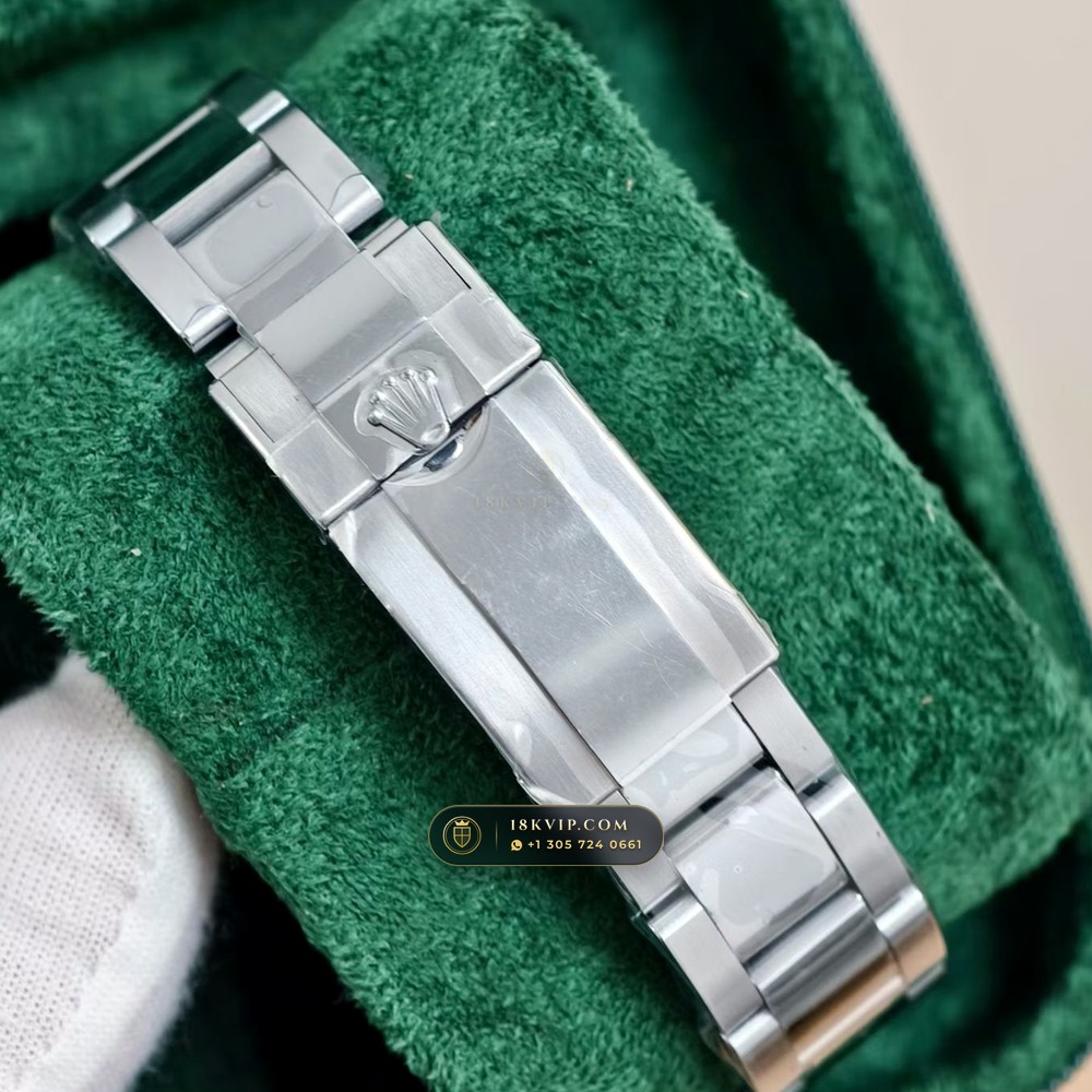 Rolex Cosmograph Daytona Diamond-Set Bezel 950 Platinum Ref. 116576TBR — Private Vault Edition — Studio Gallery Plate VI in 950 Platinum Pt950 (282.1g Verified Mass, Rolex Manufacture Cal. 4130 - 72h Power Reserve)