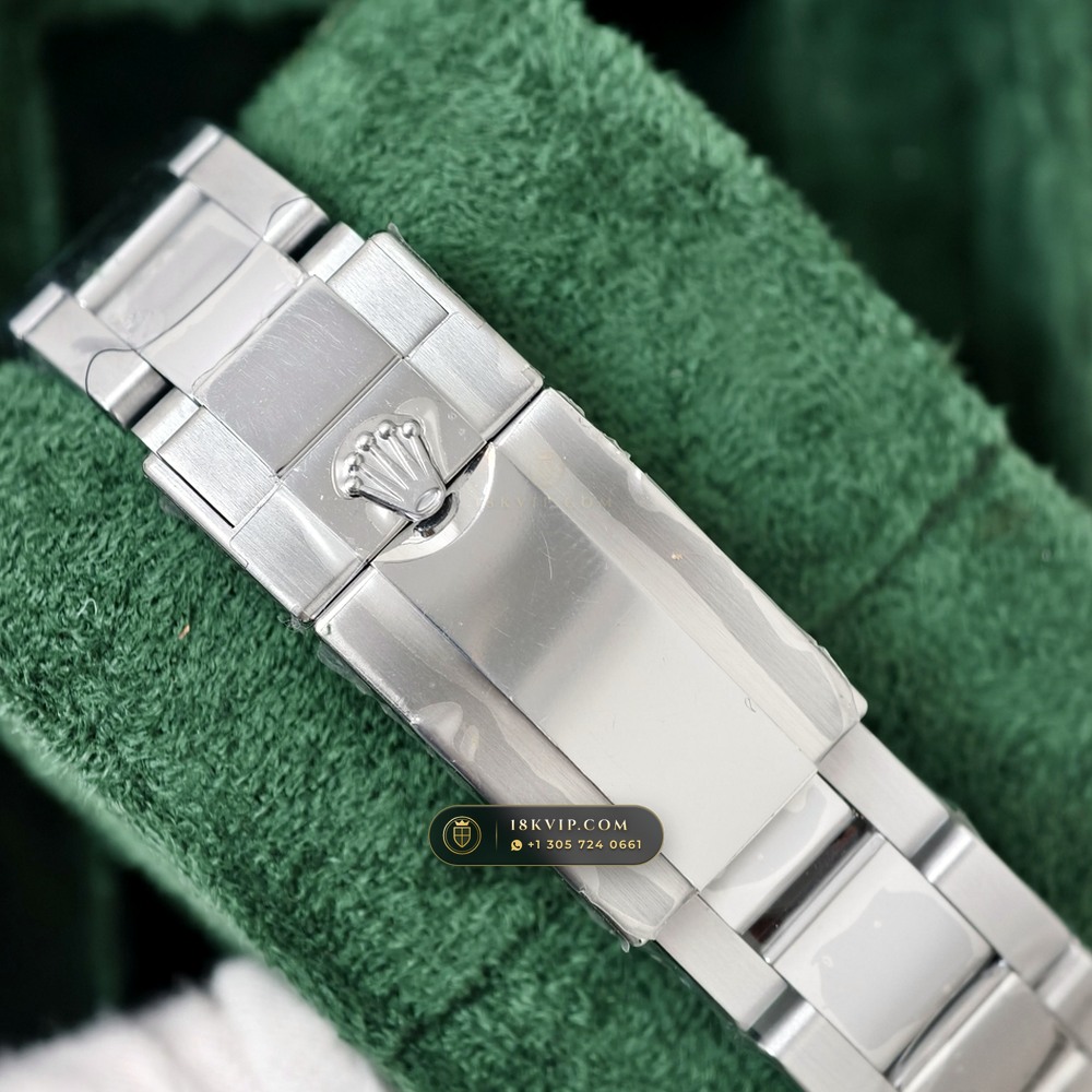 Rolex Cosmograph Daytona Baguette Ruby Bezel 18K White Gold Ref. 126599TRU — Private Vault Edition — Studio Gallery Plate VII in 18K White Gold Au750 (216.8g Verified Mass, Rolex Manufacture Cal. 4131 - 72h Power Reserve)