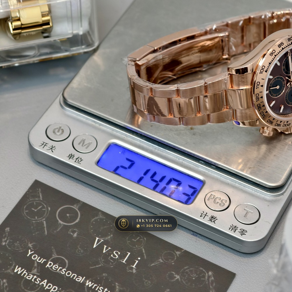Rolex Cosmograph Daytona 18K Everose Gold Master Watchmaker Spec Ref. 126505 — Private Vault Edition — Studio Gallery Plate XI in 18K Rose Gold Au750 (216.8g Verified Mass, Rolex Manufacture Cal. 4131 - 72h Power Reserve)