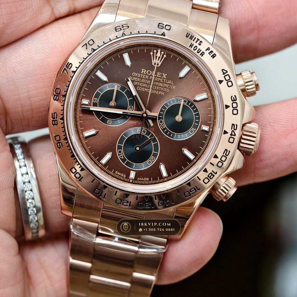 Rolex Cosmograph Daytona 18K Everose Gold Master Watchmaker Spec Ref. 126505 — Private Vault Edition — Studio Gallery Plate III in 18K Rose Gold Au750 (216.8g Verified Mass, Rolex Manufacture Cal. 4131 - 72h Power Reserve)