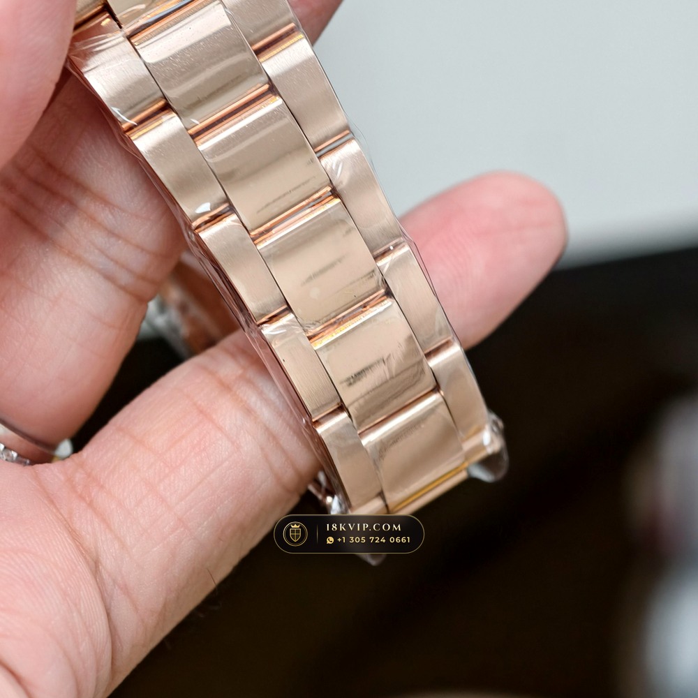 Rolex Cosmograph Daytona 18K Everose Gold Master Watchmaker Spec Ref. 126505 — Private Vault Edition — Studio Gallery Plate IV in 18K Rose Gold Au750 (216.8g Verified Mass, Rolex Manufacture Cal. 4131 - 72h Power Reserve)