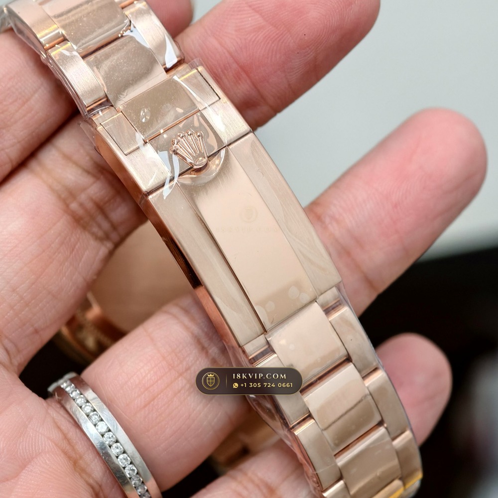 Rolex Cosmograph Daytona 18K Everose Gold Master Watchmaker Spec Ref. 126505 — Private Vault Edition — Studio Gallery Plate VI in 18K Rose Gold Au750 (216.8g Verified Mass, Rolex Manufacture Cal. 4131 - 72h Power Reserve)