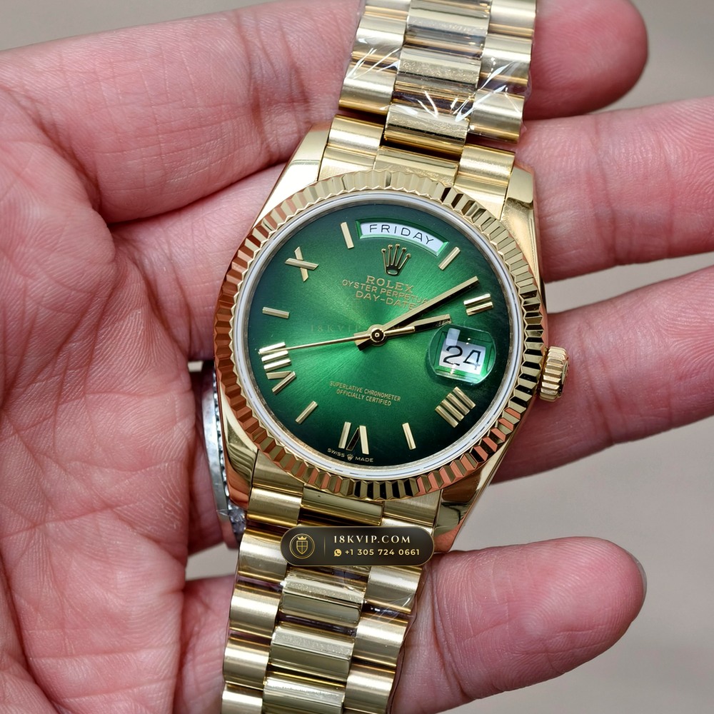Rolex Day-Date 36 Graduated Green Ombre Sunray Dial 18K Yellow Gold Ref. 128238 — Private Vault Edition — Studio Gallery Plate II in 18K Yellow Gold Au750 (183.4g Verified Mass, Rolex Manufacture Cal. 3255 - 70h Power Reserve)