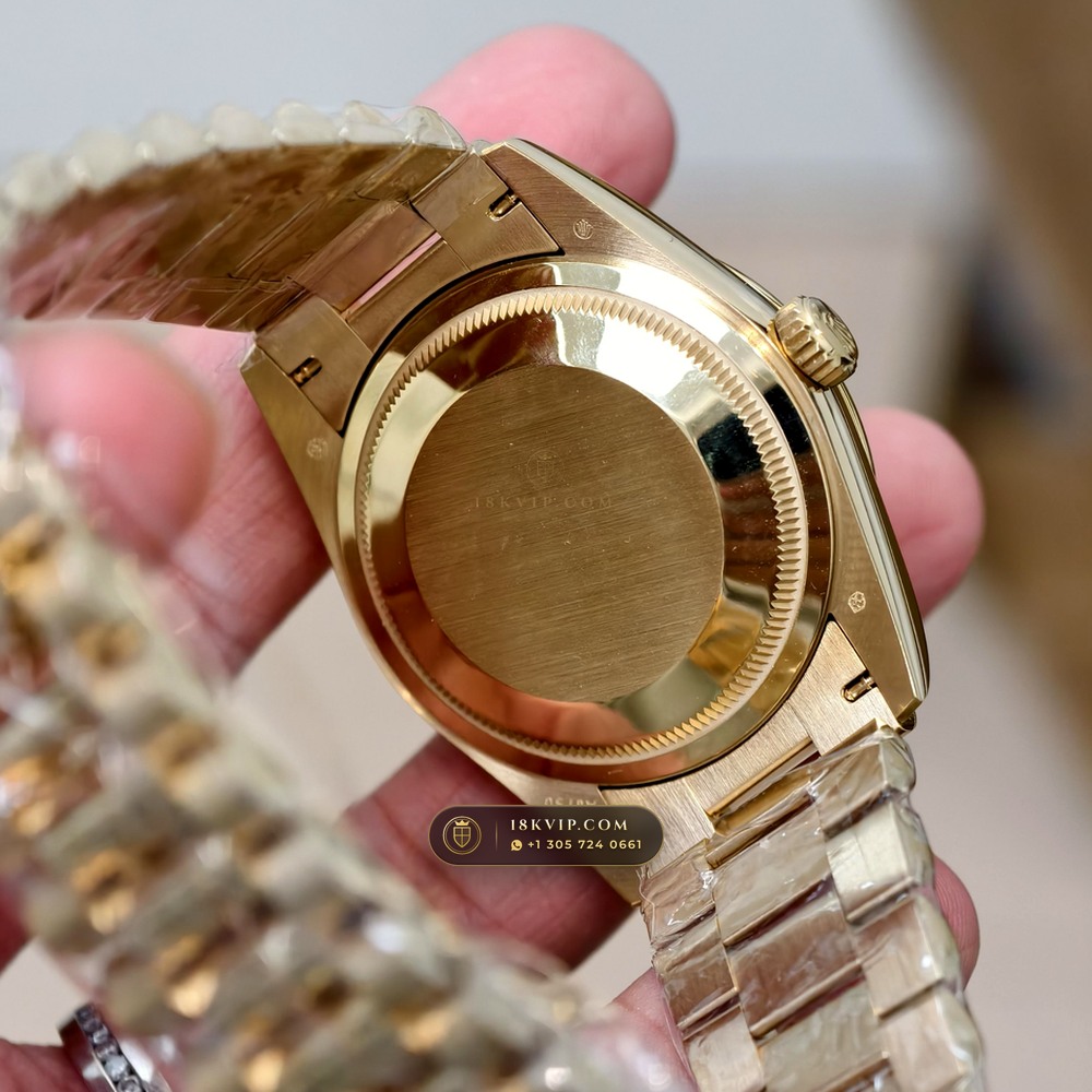 Rolex Day-Date 36 Graduated Green Ombre Sunray Dial 18K Yellow Gold Ref. 128238 — Private Vault Edition — Studio Gallery Plate III in 18K Yellow Gold Au750 (183.4g Verified Mass, Rolex Manufacture Cal. 3255 - 70h Power Reserve)