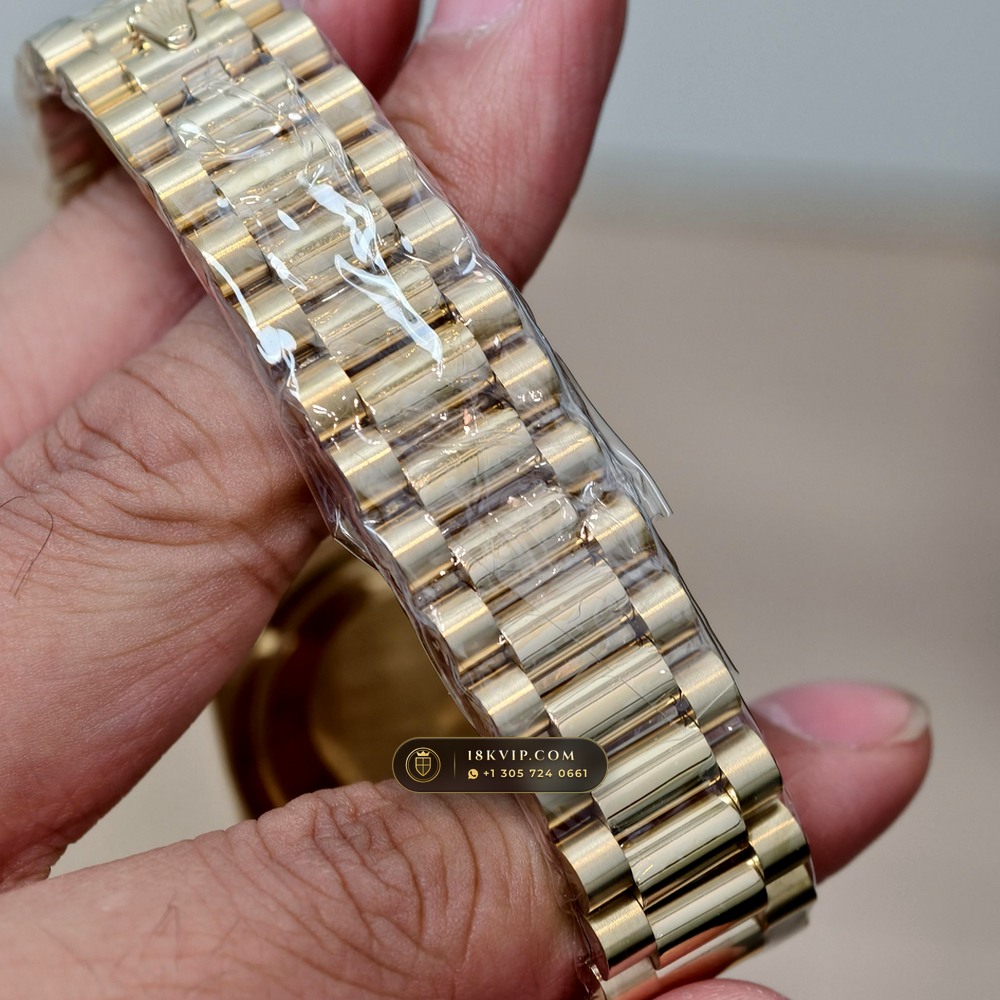 Rolex Day-Date 36 Graduated Green Ombre Sunray Dial 18K Yellow Gold Ref. 128238 — Private Vault Edition — Studio Gallery Plate V in 18K Yellow Gold Au750 (183.4g Verified Mass, Rolex Manufacture Cal. 3255 - 70h Power Reserve)