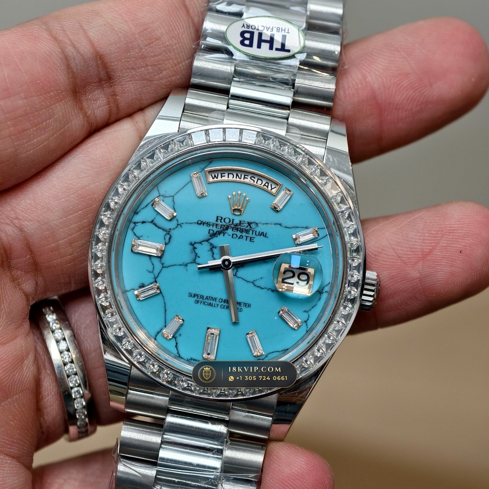Rolex Day-Date 40 Natural Turquoise Dial Diamond-Set Bezel 18K Everose Gold Ref. 228235 — Private Vault Edition — Studio Gallery Plate II in 18K Rose Gold Au750 (210.6g Verified Mass, Rolex Manufacture Cal. 3255 - 70h Power Reserve)