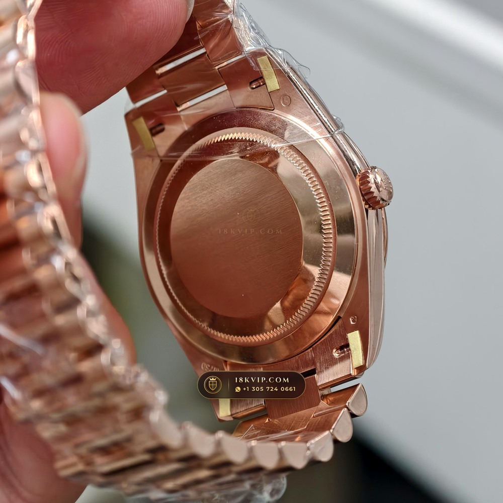 Rolex Day-Date 40 18K Everose Gold Hand-Chamfered Bevel Spec Ref. 228235 — Private Vault Edition — Studio Gallery Plate VII in 18K Rose Gold Au750 (210.4g Verified Mass, Rolex Manufacture Cal. 3255 - 70h Power Reserve)