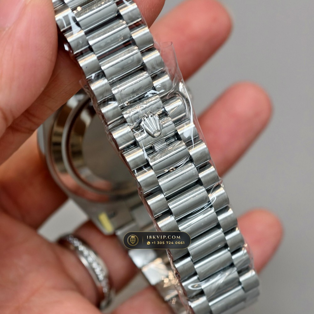 Rolex Day-Date 40 18K White Gold Chronometer Regulated Spec Ref. 228239 — Private Vault Edition — Studio Gallery Plate V in 18K White Gold Au750 (210.6g Verified Mass, Rolex Manufacture Cal. 3255 - 70h Power Reserve)