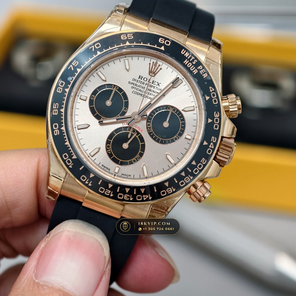 Rolex Cosmograph Daytona 18K Everose Gold Sapphire Caseback Spec Ref. 126515LN — Private Vault Edition — Studio Gallery Plate III in 18K Rose Gold Au750 (160.6g Verified Mass, Rolex Manufacture Cal. 4131 - 72h Power Reserve)