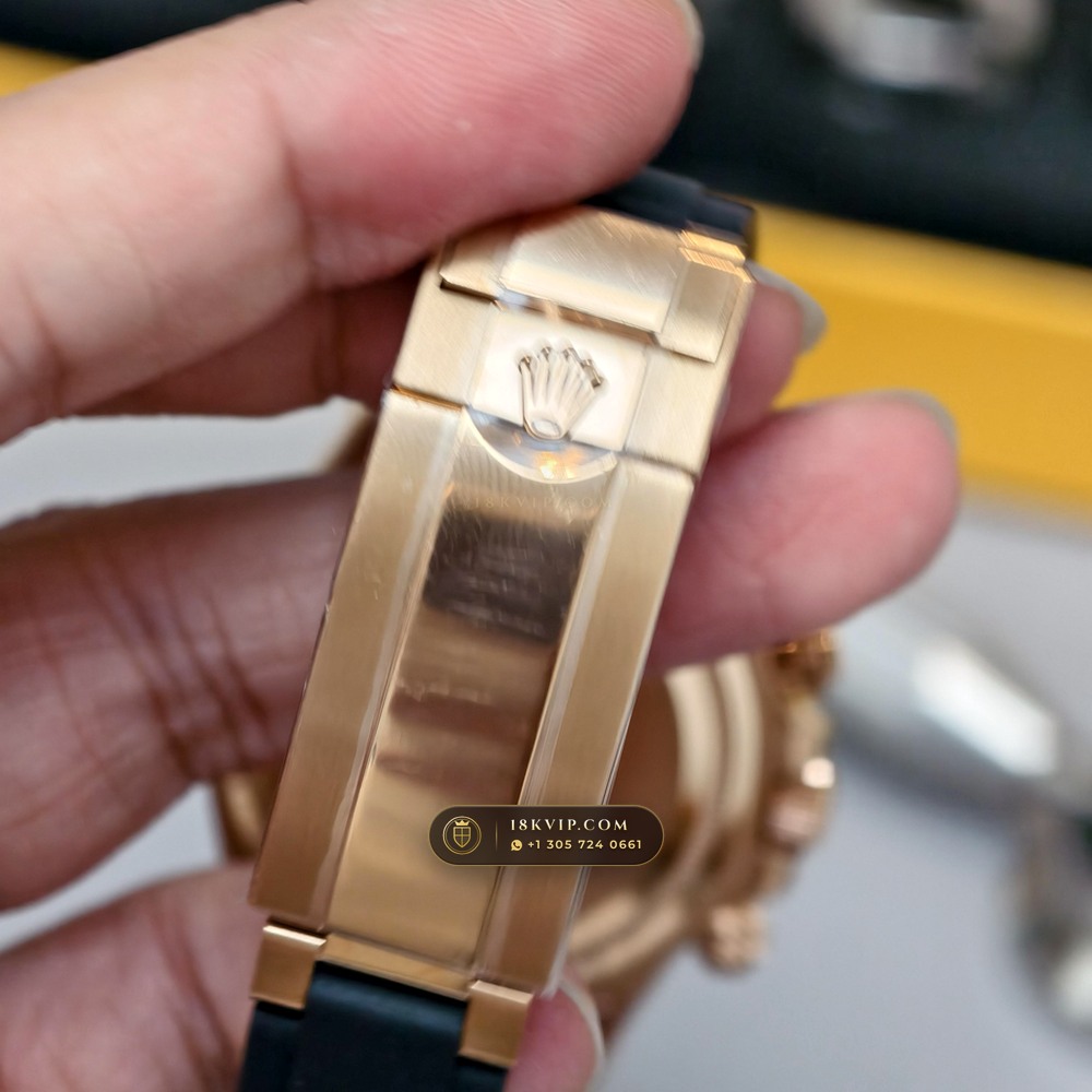 Rolex Cosmograph Daytona 18K Everose Gold Sapphire Caseback Spec Ref. 126515LN — Private Vault Edition — Studio Gallery Plate VI in 18K Rose Gold Au750 (160.6g Verified Mass, Rolex Manufacture Cal. 4131 - 72h Power Reserve)