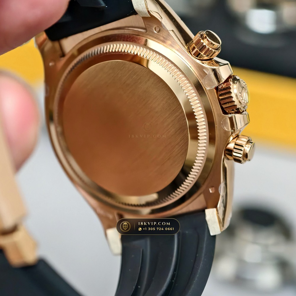 Rolex Cosmograph Daytona 18K Everose Gold Sapphire Caseback Spec Ref. 126515LN — Private Vault Edition — Studio Gallery Plate VII in 18K Rose Gold Au750 (160.6g Verified Mass, Rolex Manufacture Cal. 4131 - 72h Power Reserve)