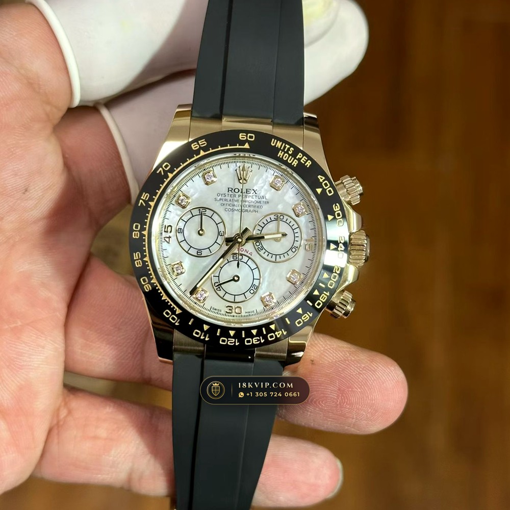 Rolex Cosmograph Daytona Iridescent Natural Mother-of-Pearl Dial 18K Yellow Gold Ref. 116518 — Private Vault Edition — Studio Gallery Plate II in 18K Yellow Gold Au750 (160.9g Verified Mass, Rolex Manufacture Cal. 4130 - 72h Power Reserve)