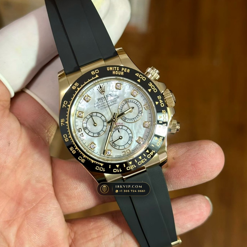 Rolex Cosmograph Daytona Iridescent Natural Mother-of-Pearl Dial 18K Yellow Gold Ref. 116518 — Private Vault Edition — Studio Gallery Plate IV in 18K Yellow Gold Au750 (160.9g Verified Mass, Rolex Manufacture Cal. 4130 - 72h Power Reserve)