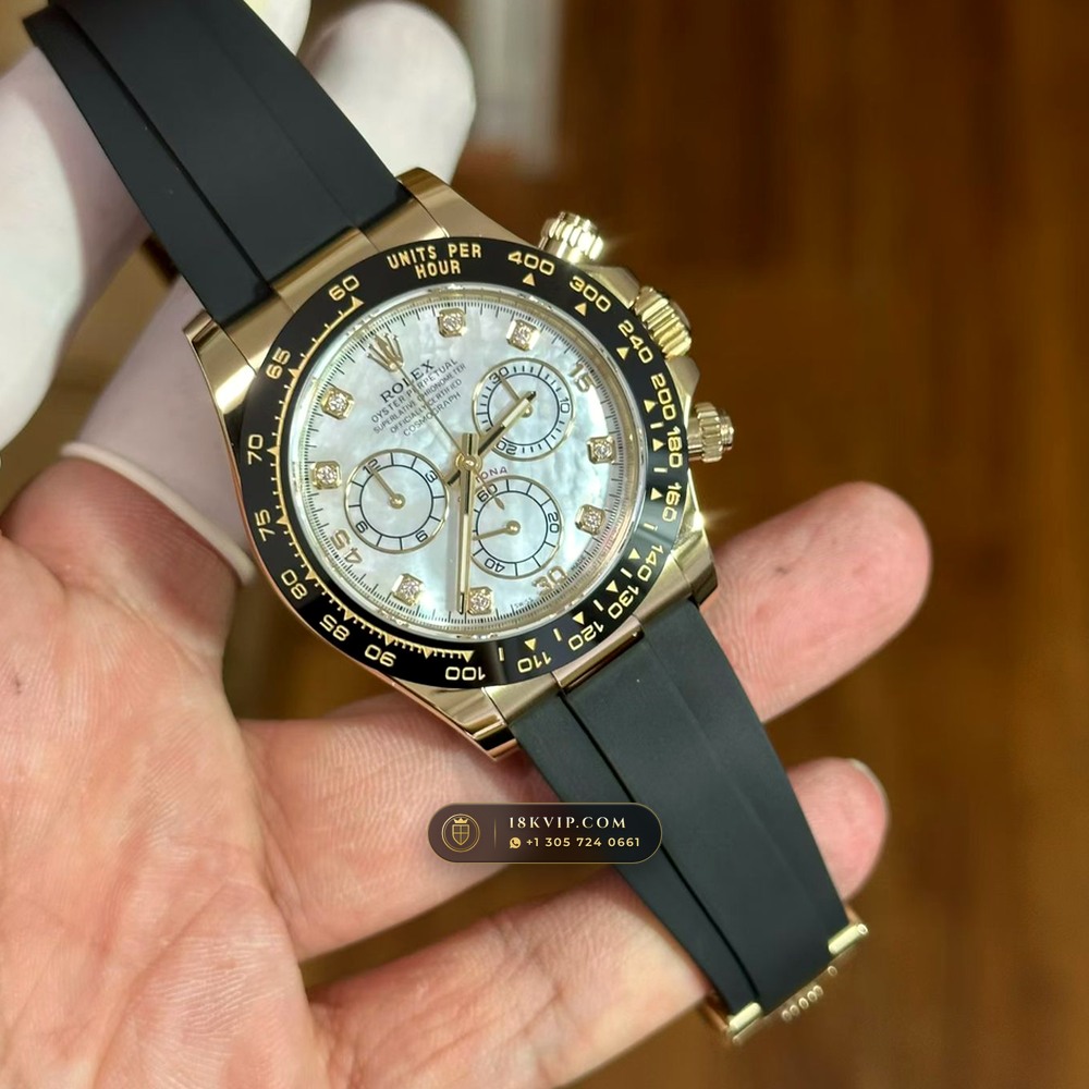 Rolex Cosmograph Daytona Iridescent Natural Mother-of-Pearl Dial 18K Yellow Gold Ref. 116518 — Private Vault Edition — Studio Gallery Plate V in 18K Yellow Gold Au750 (160.9g Verified Mass, Rolex Manufacture Cal. 4130 - 72h Power Reserve)