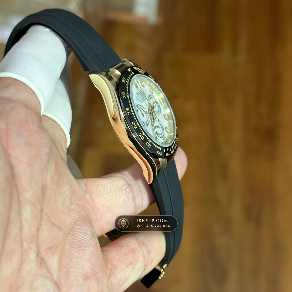 Rolex Cosmograph Daytona Iridescent Natural Mother-of-Pearl Dial 18K Yellow Gold Ref. 116518 — Private Vault Edition — Studio Gallery Plate VI in 18K Yellow Gold Au750 (160.9g Verified Mass, Rolex Manufacture Cal. 4130 - 72h Power Reserve)