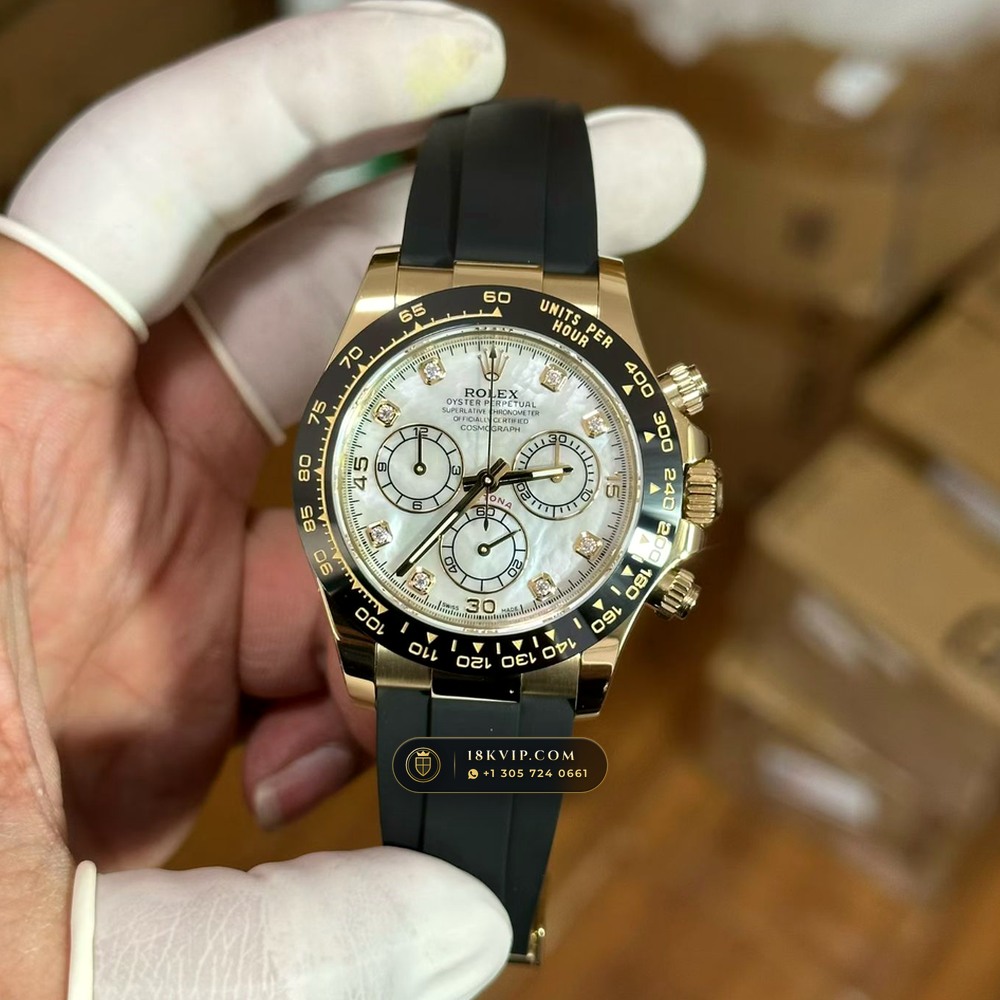 Rolex Cosmograph Daytona Iridescent Natural Mother-of-Pearl Dial 18K Yellow Gold Ref. 116518 — Private Vault Edition — Studio Gallery Plate VII in 18K Yellow Gold Au750 (160.9g Verified Mass, Rolex Manufacture Cal. 4130 - 72h Power Reserve)