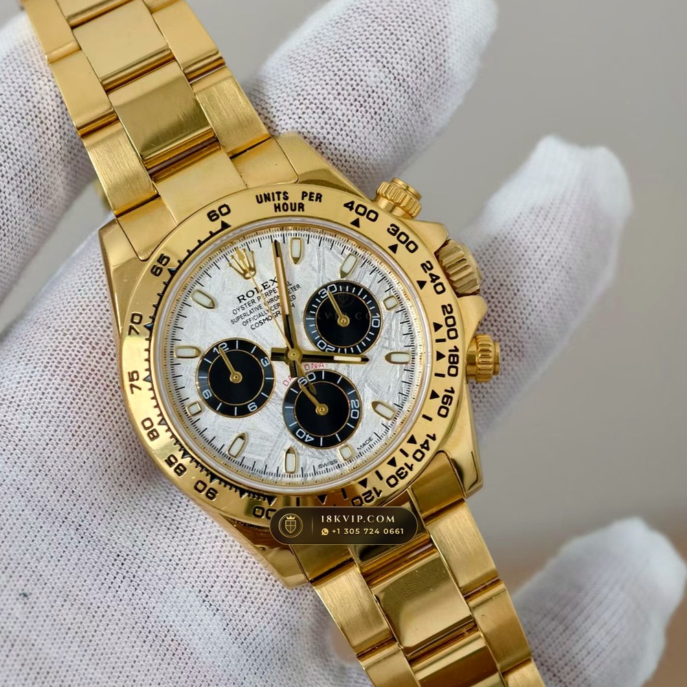 Rolex Cosmograph Daytona 18K Yellow Gold Hand-Finished Buff Dial Deep Crystal Optics Ref. 116508 — Private Vault Edition — Studio Gallery Plate II in 18K Yellow Gold Au750 (216.4g Verified Mass, Rolex Manufacture Cal. 4130 - 72h Power Reserve)