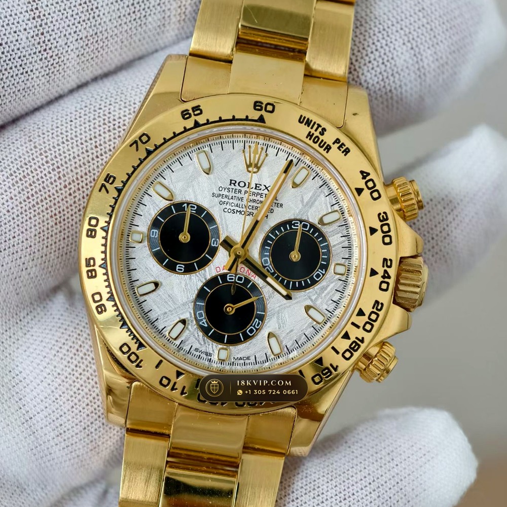 Rolex Cosmograph Daytona 18K Yellow Gold Hand-Finished Buff Dial Deep Crystal Optics Ref. 116508 — Private Vault Edition — Studio Gallery Plate III in 18K Yellow Gold Au750 (216.4g Verified Mass, Rolex Manufacture Cal. 4130 - 72h Power Reserve)