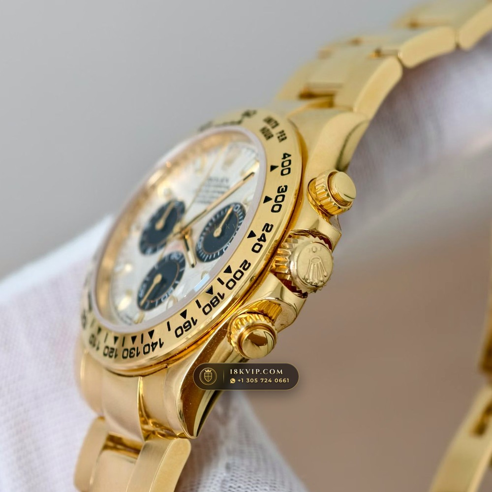 Rolex Cosmograph Daytona 18K Yellow Gold Hand-Finished Buff Dial Deep Crystal Optics Ref. 116508 — Private Vault Edition — Studio Gallery Plate IV in 18K Yellow Gold Au750 (216.4g Verified Mass, Rolex Manufacture Cal. 4130 - 72h Power Reserve)