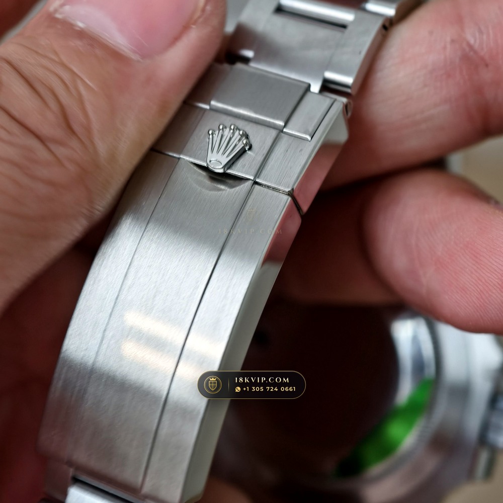 Rolex Submariner Date Hulk Sunburst Green Dial Ref. 116610LV — Private Vault Edition — Studio Gallery Plate XI in 904L Stainless Steel Custom Architecture (156.7g Verified Mass, Rolex Manufacture Cal. 3135)