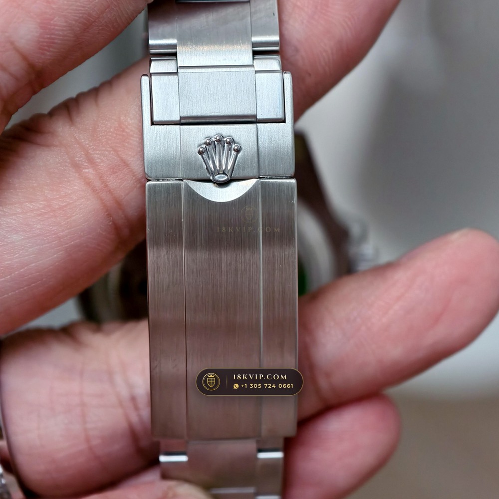 Rolex Submariner Date Hulk Sunburst Green Dial Ref. 116610LV — Private Vault Edition — Studio Gallery Plate XII in 904L Stainless Steel Custom Architecture (156.7g Verified Mass, Rolex Manufacture Cal. 3135)