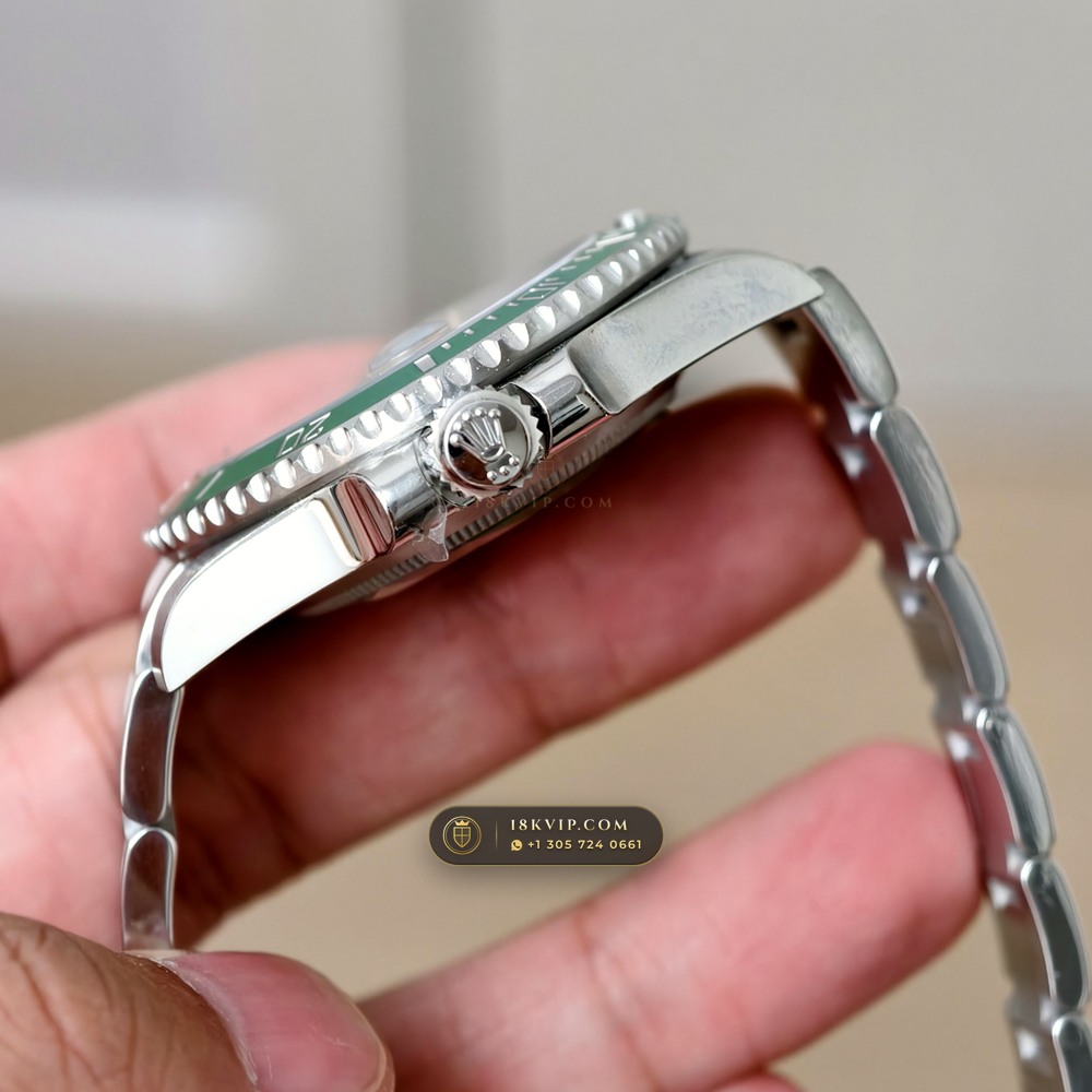 Rolex Submariner Date Hulk Sunburst Green Dial Ref. 116610LV — Private Vault Edition — Studio Gallery Plate IX in 904L Stainless Steel Custom Architecture (156.7g Verified Mass, Rolex Manufacture Cal. 3135)