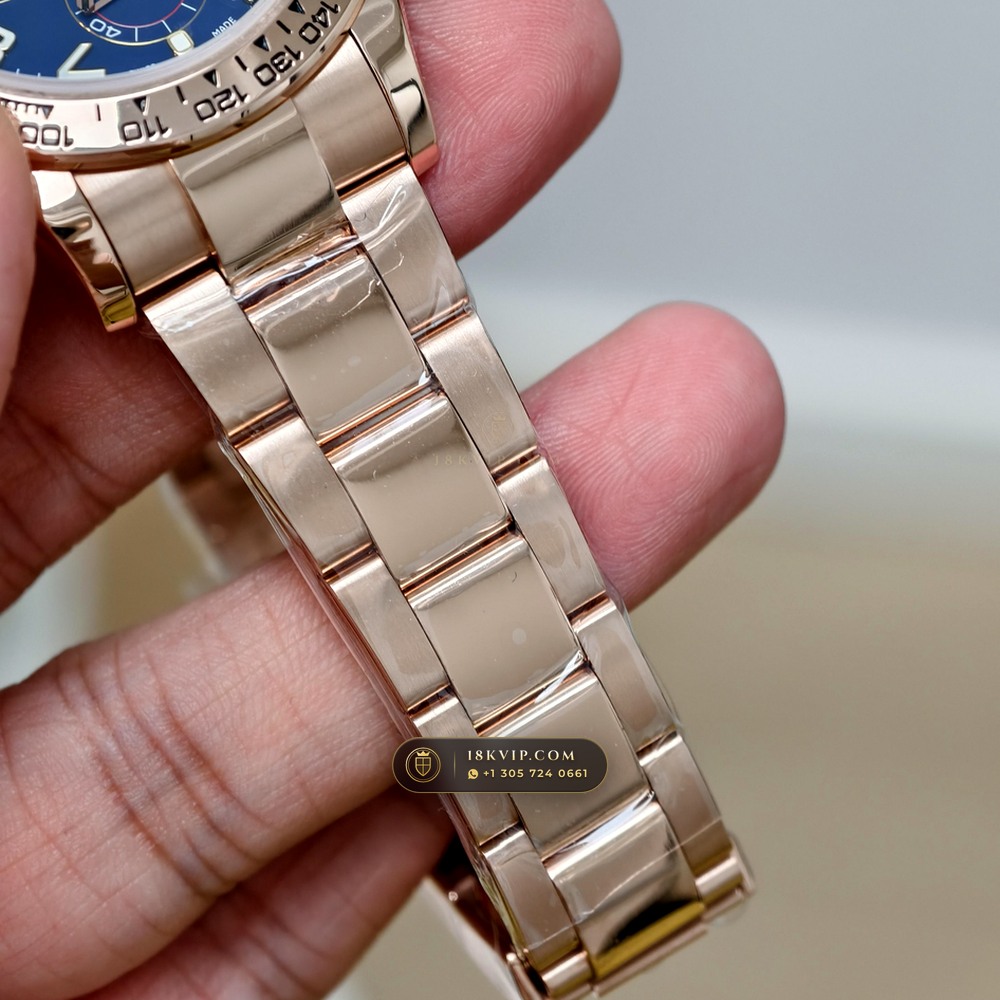 Rolex Cosmograph Daytona Racing Arabic Dial 18K Everose Gold Ref. 126505 — Private Vault Edition — Studio Gallery Plate VI in 18K Rose Gold Au750 (216.9g Verified Mass, Rolex Manufacture Cal. 4131 - 72h Power Reserve)