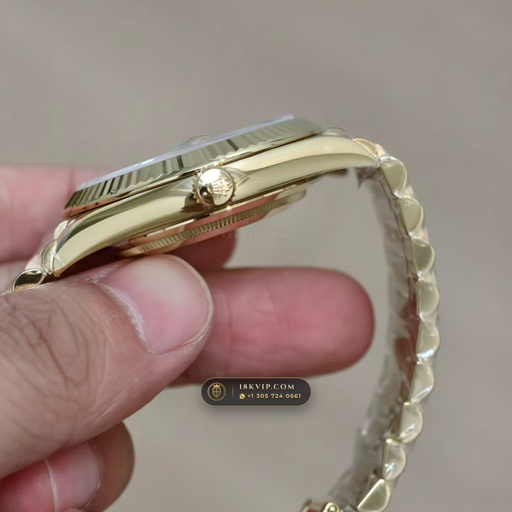 Rolex Day-Date 40 Champagne Gold Roman Dial 18K Yellow Gold Ref. 228238 — Private Vault Edition — Studio Gallery Plate IV in 18K Yellow Gold Au750 (210.4g Verified Mass, Rolex Manufacture Cal. 3255 - 70h Power Reserve)