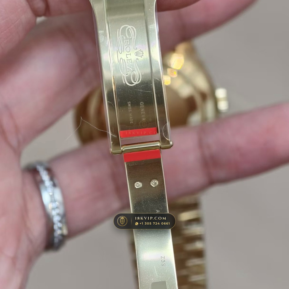 Rolex Day-Date 40 Champagne Gold Roman Dial 18K Yellow Gold Ref. 228238 — Private Vault Edition — Studio Gallery Plate VI in 18K Yellow Gold Au750 (210.4g Verified Mass, Rolex Manufacture Cal. 3255 - 70h Power Reserve)