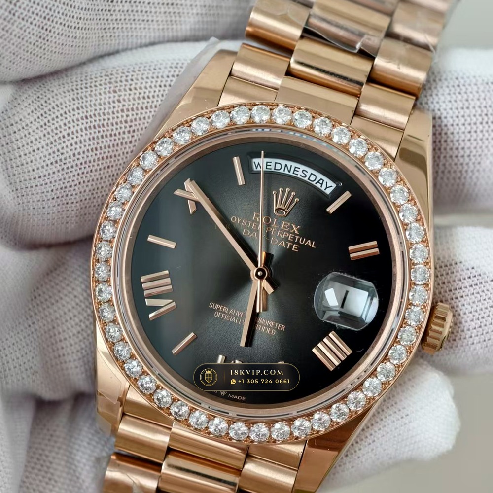 Rolex Day-Date 40 Graduated Ombre Sunray Dial Diamond-Set Bezel 18K Everose Gold Ref. 228235 — Private Vault Edition — Studio Gallery Plate III in 18K Rose Gold Au750 (210.4g Verified Mass, Rolex Manufacture Cal. 3255 - 70h Power Reserve)