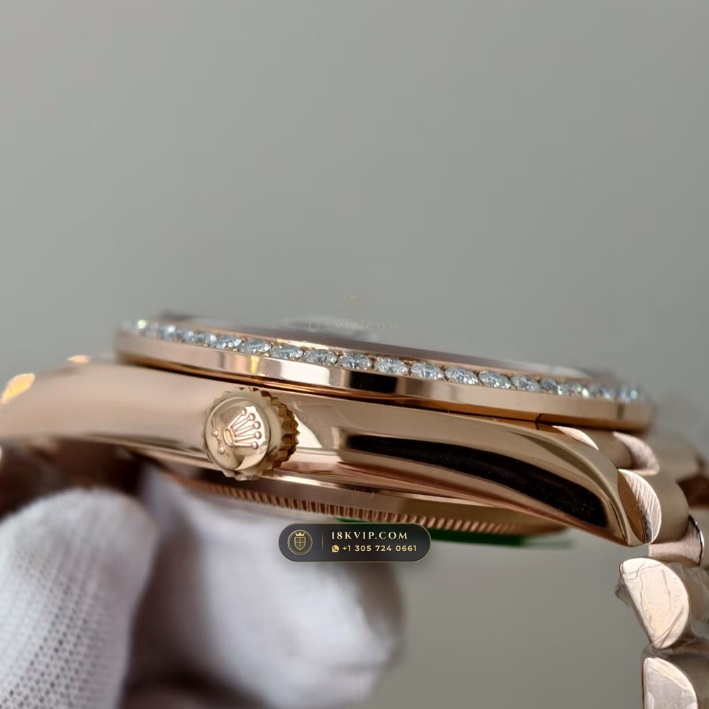 Rolex Day-Date 40 Graduated Ombre Sunray Dial Diamond-Set Bezel 18K Everose Gold Ref. 228235 — Private Vault Edition — Studio Gallery Plate V in 18K Rose Gold Au750 (210.4g Verified Mass, Rolex Manufacture Cal. 3255 - 70h Power Reserve)