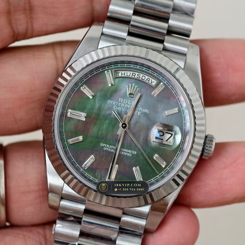 Rolex Day-Date 40 Tahitian Mother-of-Pearl Dial 18K White Gold Ref. 228239 — Private Vault Edition — Studio Gallery Plate II in 18K White Gold Au750 (210.3g Verified Mass, Rolex Manufacture Cal. 3255 - 70h Power Reserve)
