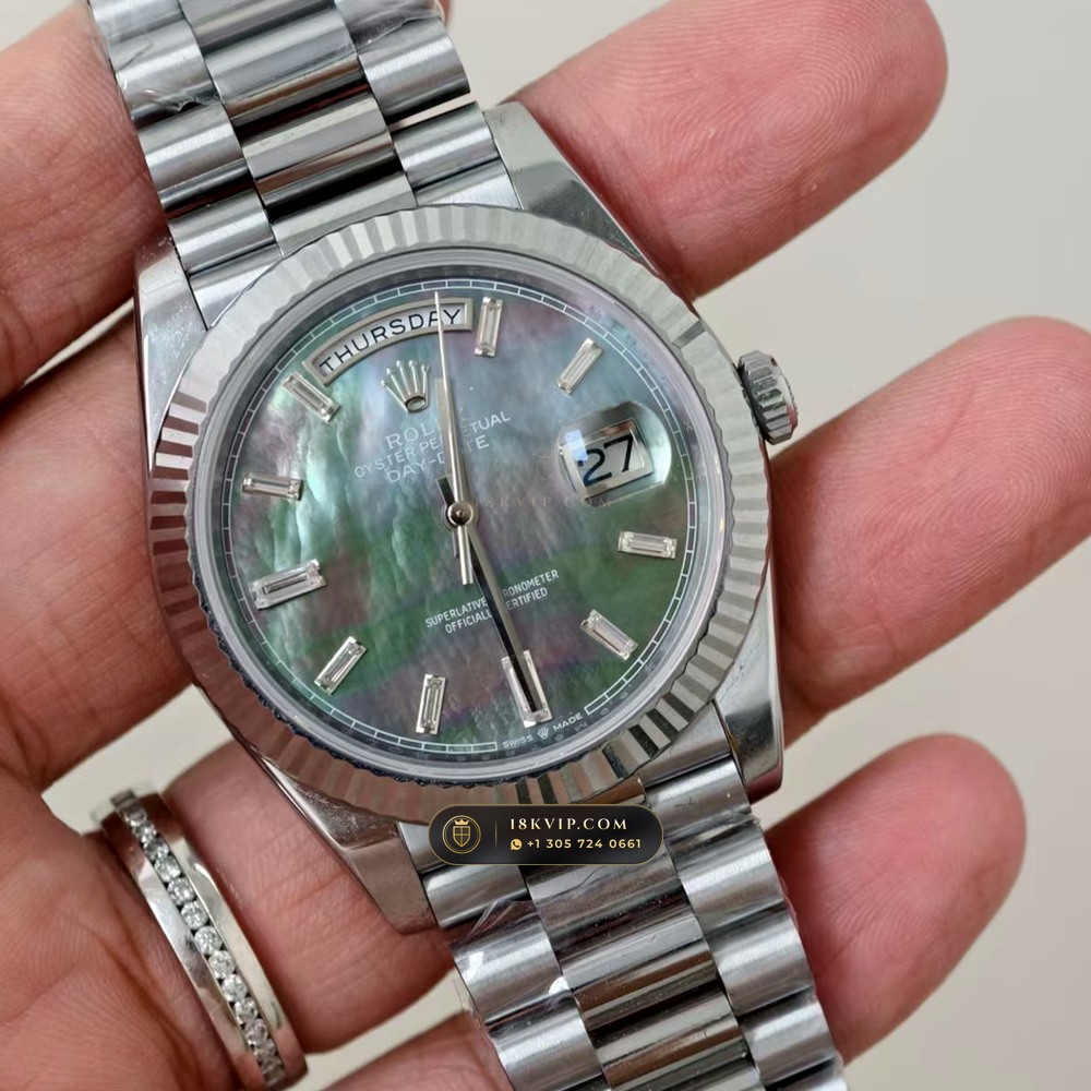 Rolex Day-Date 40 Tahitian Mother-of-Pearl Dial 18K White Gold Ref. 228239 — Private Vault Edition — Studio Gallery Plate III in 18K White Gold Au750 (210.3g Verified Mass, Rolex Manufacture Cal. 3255 - 70h Power Reserve)