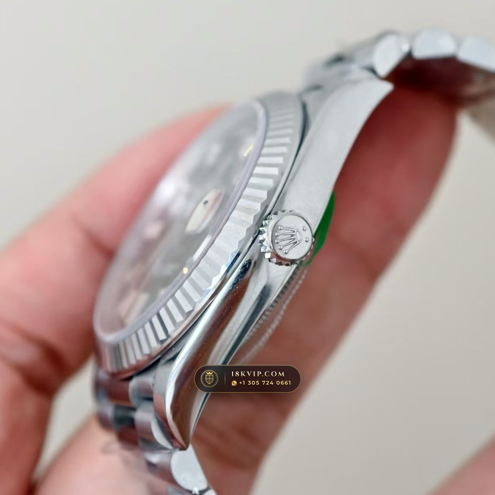Rolex Day-Date 40 Tahitian Mother-of-Pearl Dial 18K White Gold Ref. 228239 — Private Vault Edition — Studio Gallery Plate IV in 18K White Gold Au750 (210.3g Verified Mass, Rolex Manufacture Cal. 3255 - 70h Power Reserve)