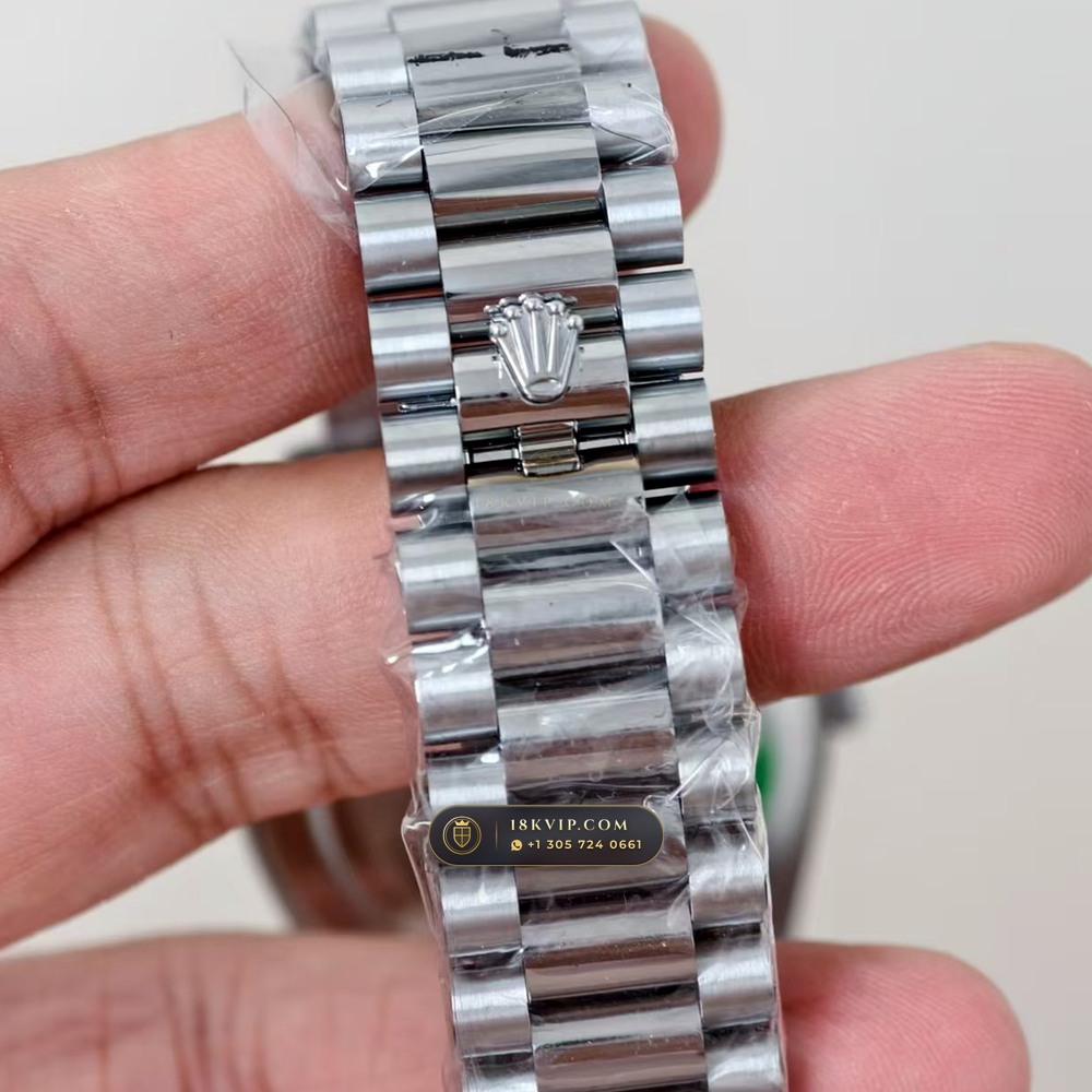 Rolex Day-Date 40 Tahitian Mother-of-Pearl Dial 18K White Gold Ref. 228239 — Private Vault Edition — Studio Gallery Plate V in 18K White Gold Au750 (210.3g Verified Mass, Rolex Manufacture Cal. 3255 - 70h Power Reserve)