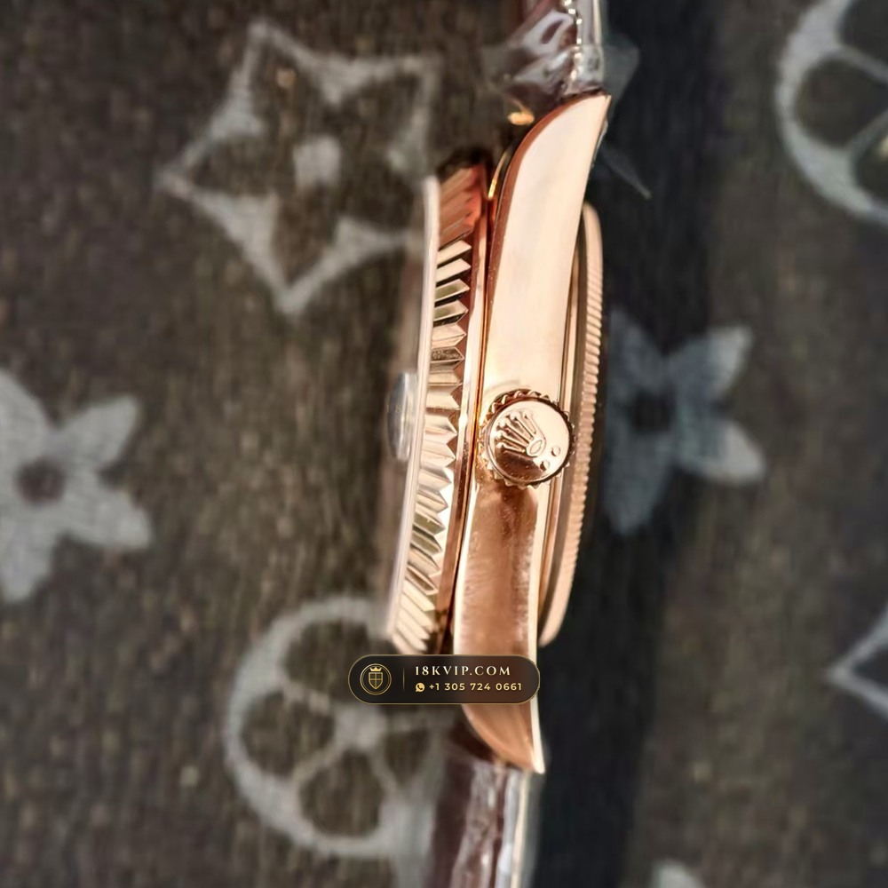 Rolex Day-Date 36 Gibeon Meteorite Dial 18K Everose Gold Ref. 118135 — Private Vault Edition — Studio Gallery Plate V in 18K Rose Gold Au750 (118.9g Verified Mass, Rolex Manufacture Cal. 3155)