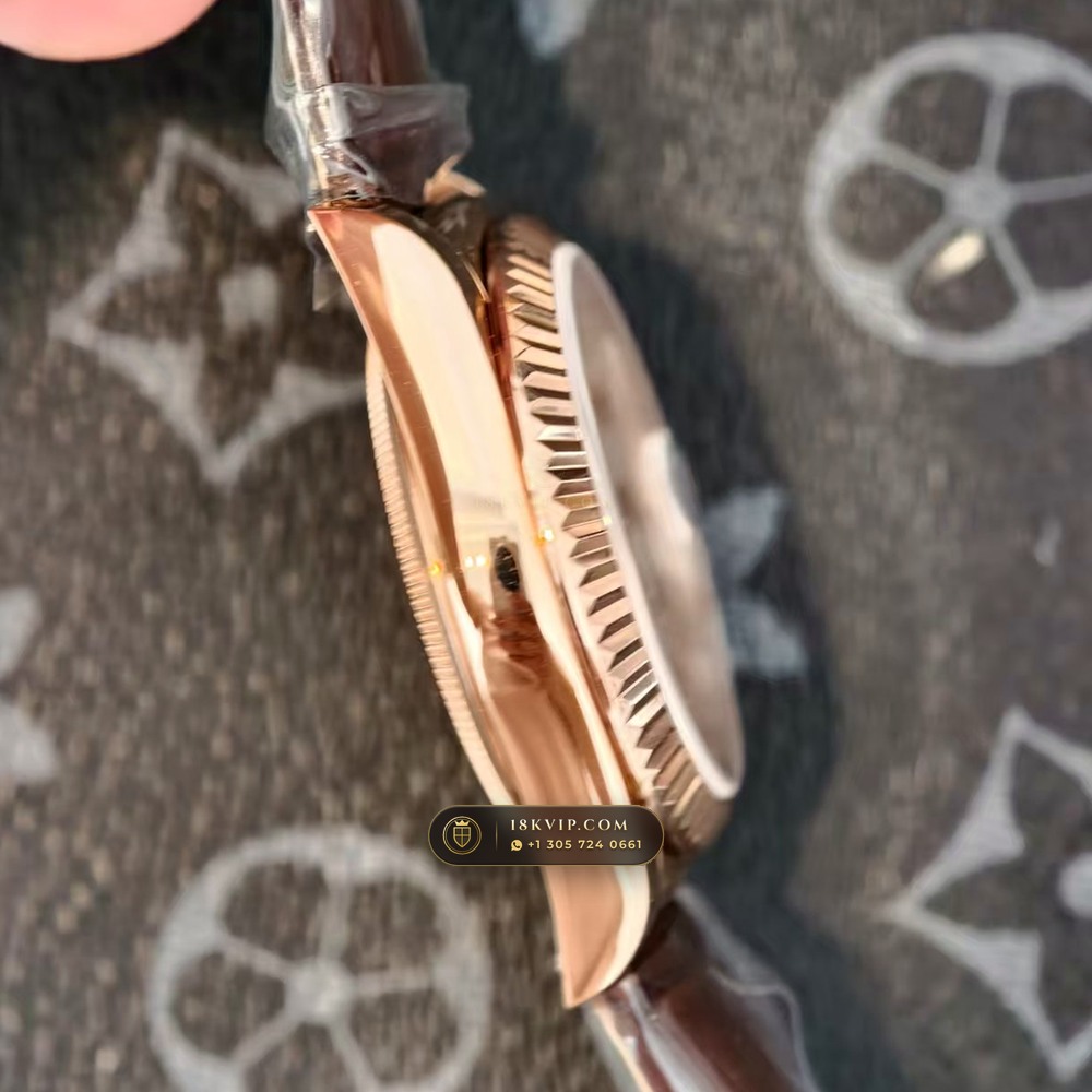 Rolex Day-Date 36 Gibeon Meteorite Dial 18K Everose Gold Ref. 118135 — Private Vault Edition — Studio Gallery Plate VI in 18K Rose Gold Au750 (118.9g Verified Mass, Rolex Manufacture Cal. 3155)