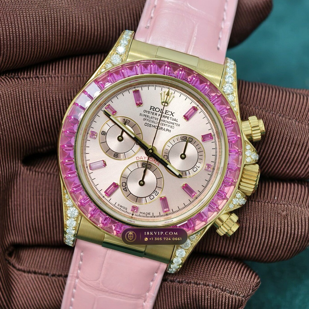 Rolex Cosmograph Daytona Barbie Pink Opal & Ruby 18K Yellow Gold Ref. 126538TBR — Private Vault Edition — Studio Gallery Plate II in 18K Yellow Gold Au750 (160.3g Verified Mass, Rolex Manufacture Cal. 4131 - 72h Power Reserve)