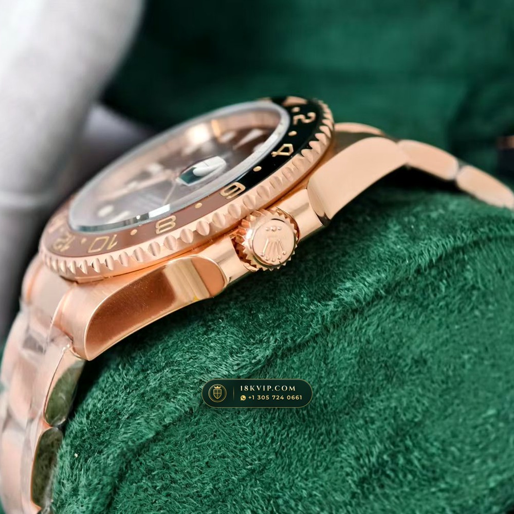 Rolex GMT-Master II 18K Everose Gold Deep Crystal Optics Ref. 126715CHNR — Private Vault Edition — Studio Gallery Plate V in 18K Rose Gold Au750 (225.8g Verified Mass, Rolex Manufacture Cal. 3285 - 70h Power Reserve)