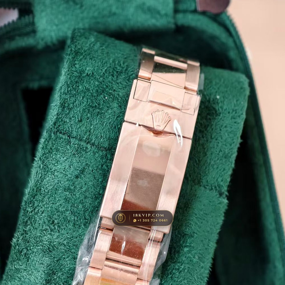 Rolex GMT-Master II 18K Everose Gold Deep Crystal Optics Ref. 126715CHNR — Private Vault Edition — Studio Gallery Plate VII in 18K Rose Gold Au750 (225.8g Verified Mass, Rolex Manufacture Cal. 3285 - 70h Power Reserve)